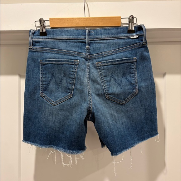 MOTHER The Vagabond Cuff Distressed Denim Shorts Size 25 FLAW - Picture 5 of 17